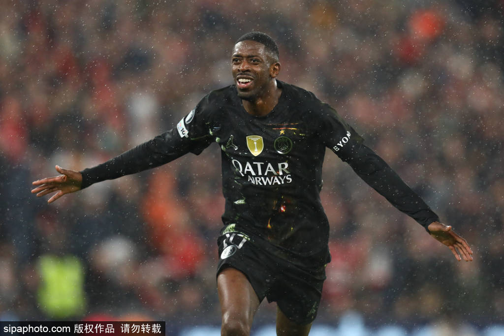 金球先生左右开弓+献奖秀情商：目标是卫冕 我们有能力